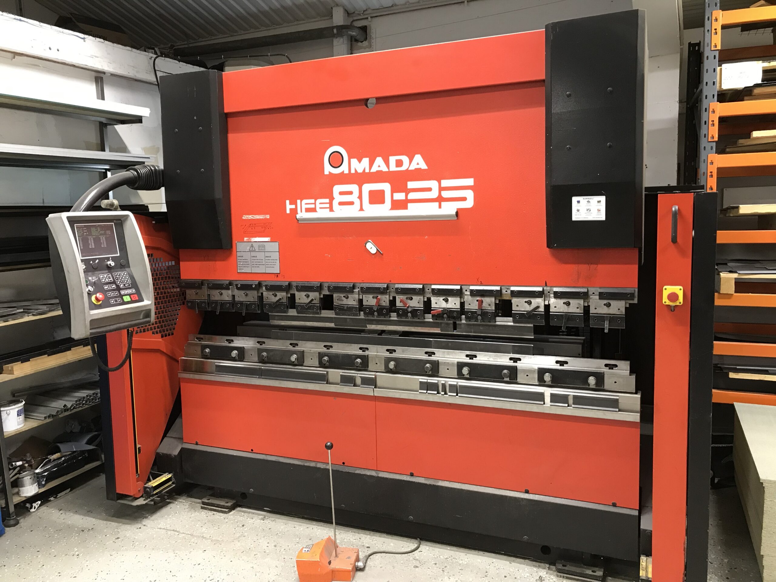 Presse plieuse AMADA HFE 80-25